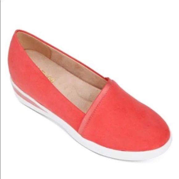 Kenneth Cole Reaction Farrah Sneakers - Picture 3 of 5